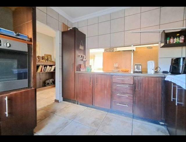 3 BEDROOM TOWNHOUSE FOR SALE IN BRACKENHURST
